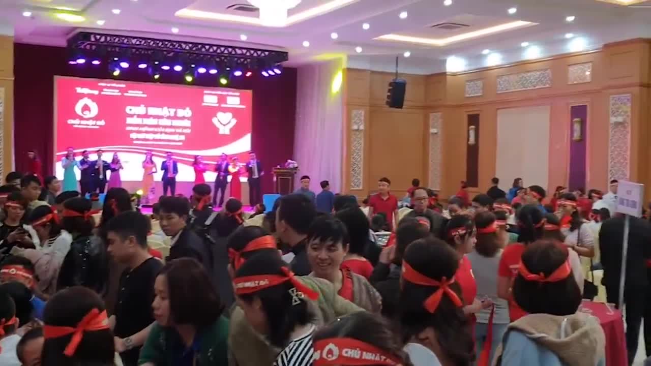 Hàng nghìn người tham gia ngày Chủ nhật đỏ lần thứ XII