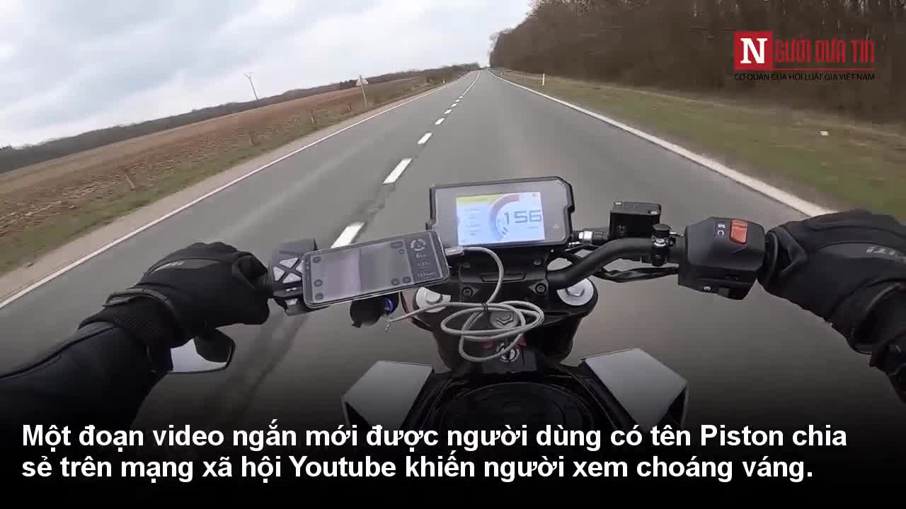 Mô tô thoát án tử sau pha lọt khe thót tim ở tốc độ 150kmh