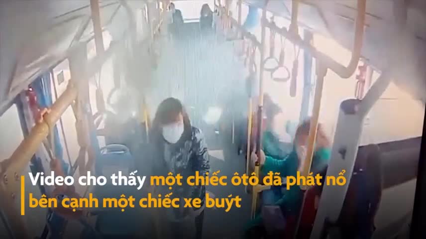 Xế hộp phát nổ cạnh xe buýt khiến 8 người bị thương