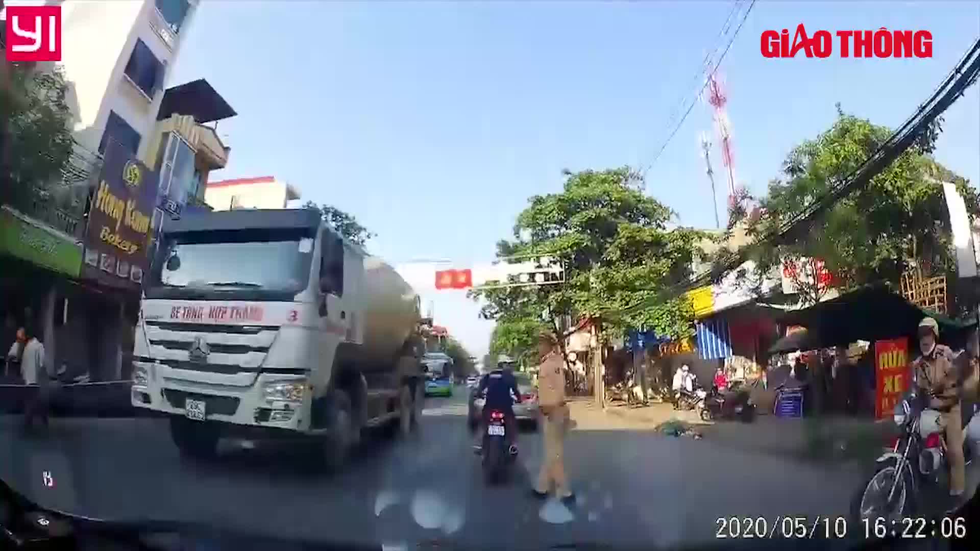 Tài xế tông trúng CSGT vi phạm nồng độ cồn