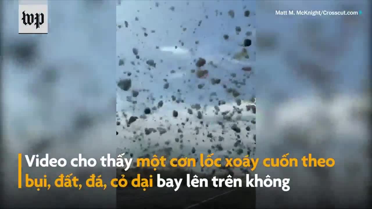 Va chạm với lốc bụi khổng lồ trên quốc lộ