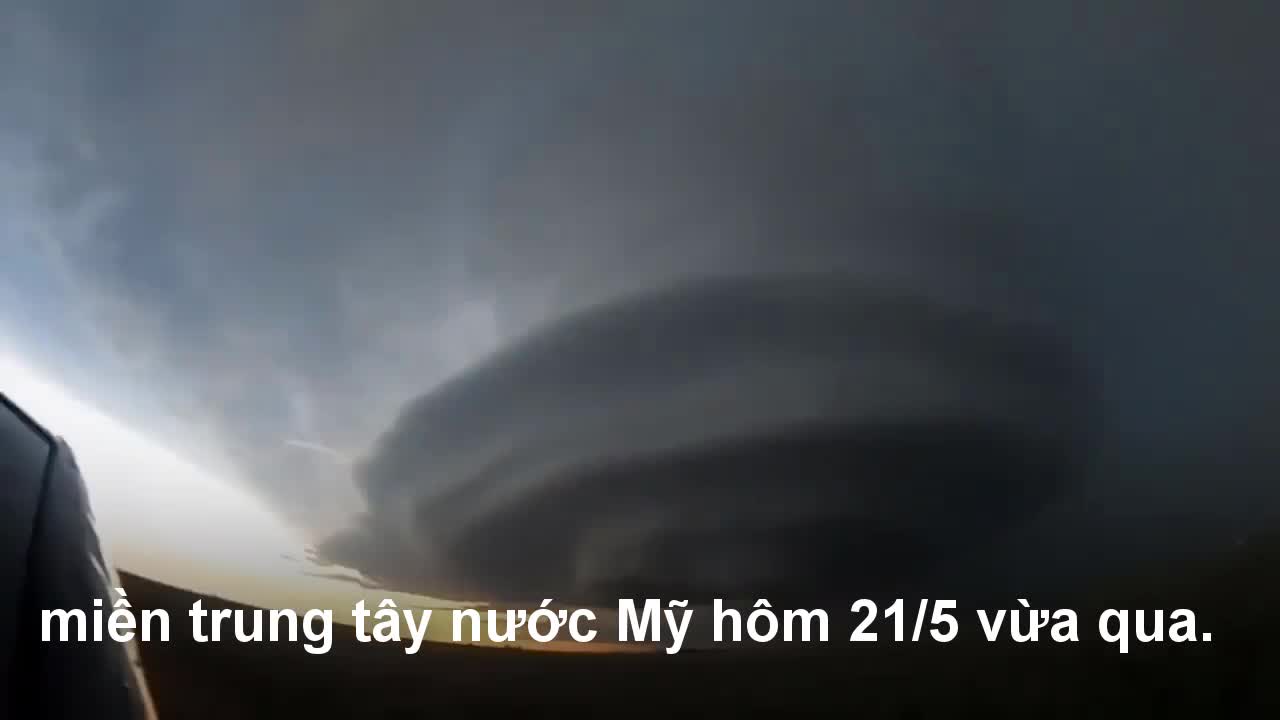 “Mẹ vòi rồng” khổng lồ supercell xuất hiện tại Mỹ