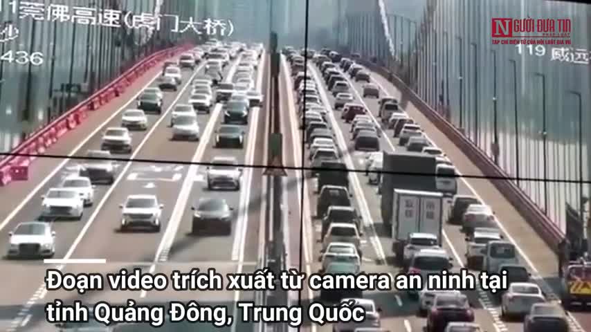 Trung Quốc đóng cửa một cây cầu vì nó đung đưa như sóng trong gió mạnh