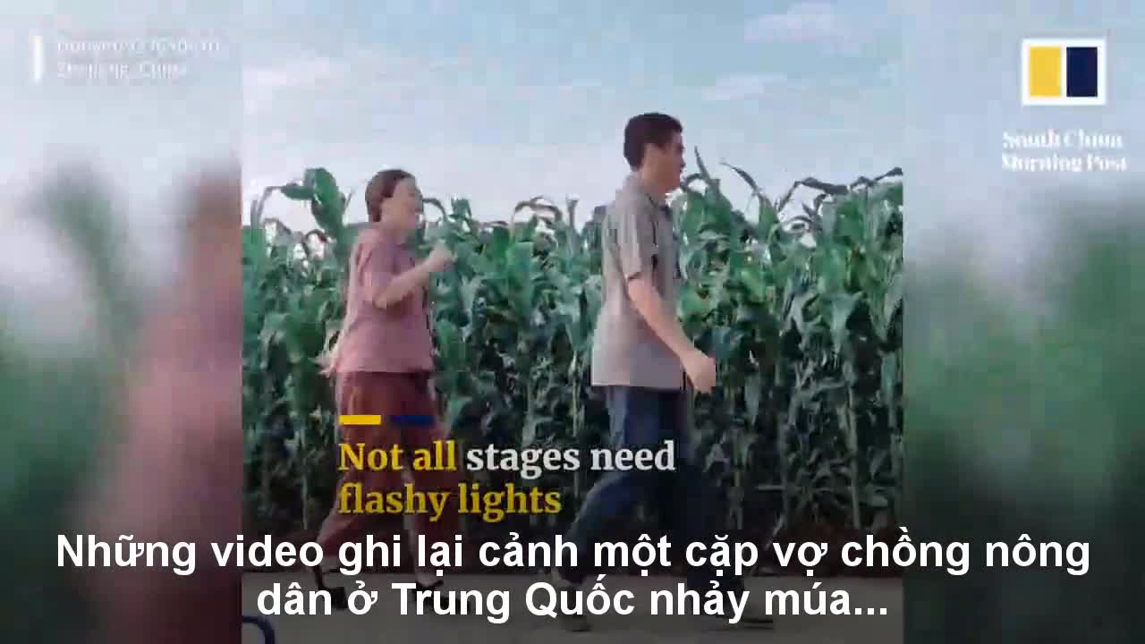 Thích thú xem vợ chồng nông dân nhảy múa trước khi làm đồng