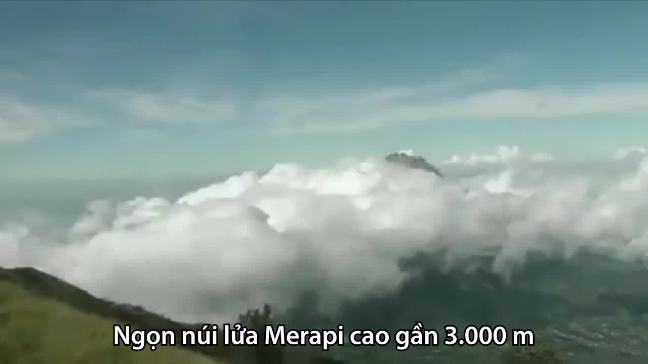 Núi lửa mạnh nhất Indonesia thức giấc phun trào cao 6km