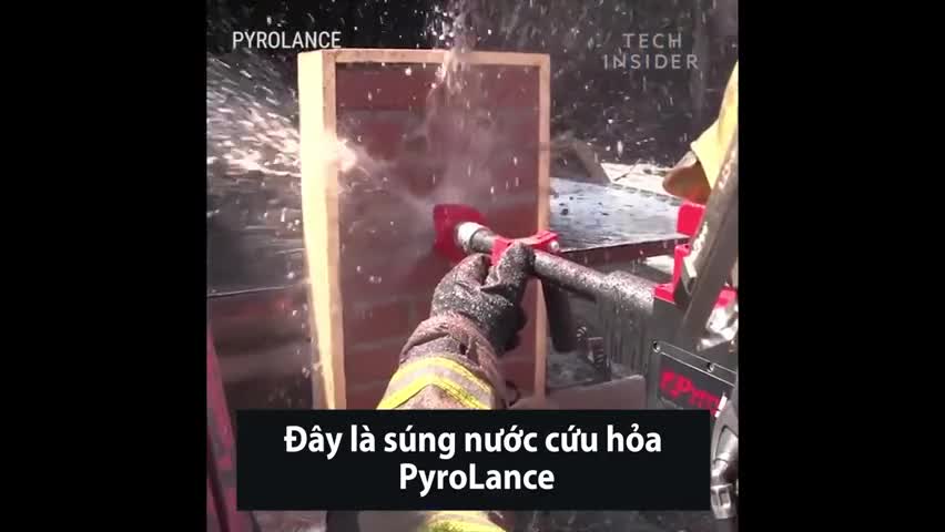  Sức mạnh “bá đạo” của khẩu súng cứu hoả phun nước, có thể xuyên thủng tường bê tông, của thép