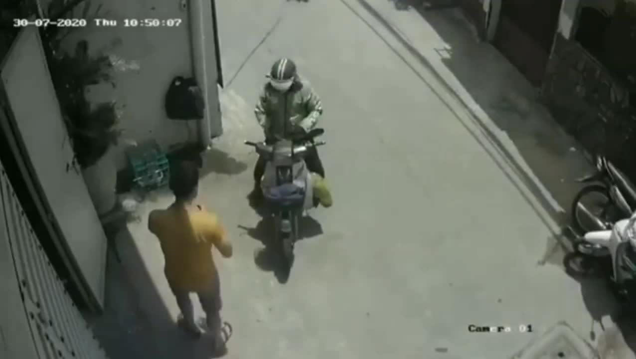 Ông chú Grab bất ngờ bỏ quên khách rồi vít ga phóng thẳng tới điểm đến