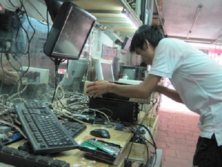 Công nghệ - Khốn khổ vì bị “luộc” linh kiện laptop