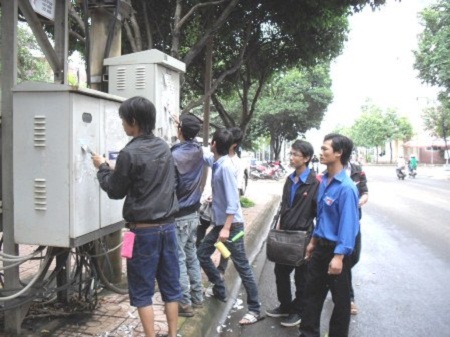 Pháp luật - Choáng với những chiêu quảng cáo mại dâm nơi công cộng