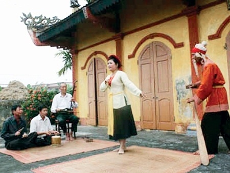 Lạ & Cười - Những “chiến binh” cuối cùng ở đất tổ hát chèo (Hình 2).