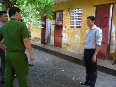 Pháp luật - “Gạ tình” nữ sinh bất thành, phó hiệu trưởng giở “ngón” đạo chích