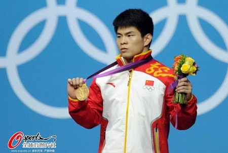 Nghe/Xem - Câu chuyện đầy nước mắt của nhà vô địch Olympic Trung Quốc