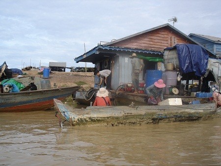 Pháp luật - Lênh đênh kiếp nghèo sông nước