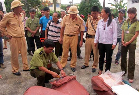 Xã hội - Vẫn loay hoay thắt chặt quản lý thực phẩm bẩn (Hình 2).