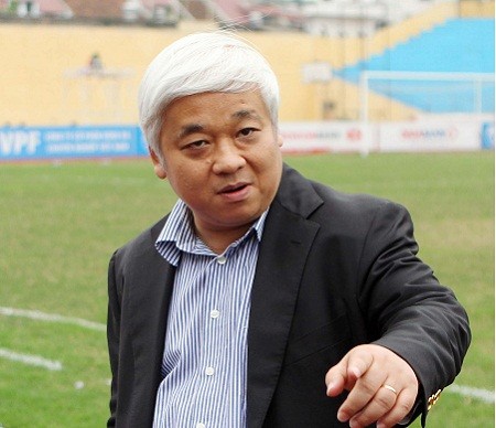 B&oacute;ng đ&aacute; Quốc tế - Bầu Ki&ecirc;n bị bắt: Phản ứng d&acirc;y chuyền