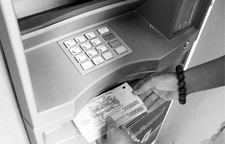 Bất động sản - NHNN tiếp tục 'bật đèn xanh' cho thu phí ATM nội mạng