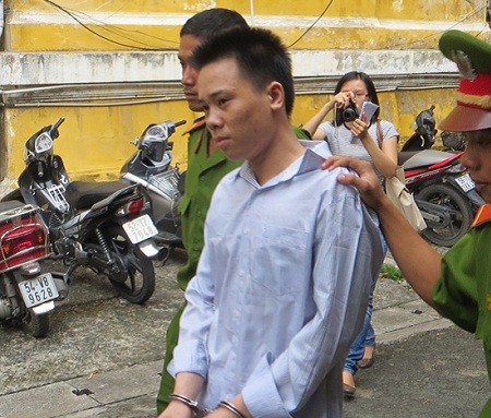 Pháp luật - Nỗi đau người mẹ trong phiên tòa xử em đâm chết anh (Hình 2).