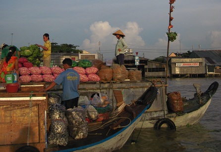 Pháp luật - Góc khuất chợ nổi