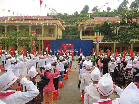 Xã hội - Học phí 'không bằng bát phở', trường tìm cách... 'lách luật'