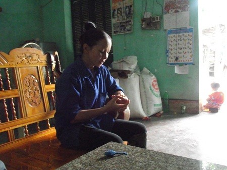 Pháp luật - Cô gái 22 tuổi mang thân hình đứa trẻ và khuôn mặt bà già (Hình 2).