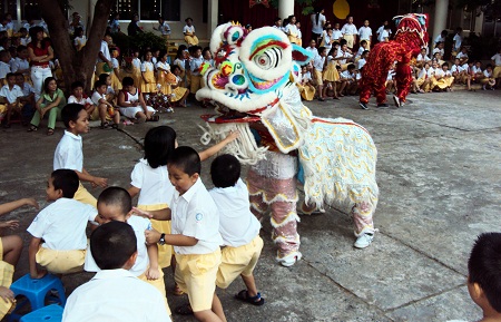 Xã hội - Múa lân ơi, xin đừng thương mại hóa! (Hình 2).