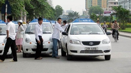 Ô tô-Xe máy - Hà Nội tăng thêm 8000 taxi: Coi chừng hệ lụy 'khủng hoảng thừa'