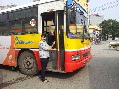 Pháp luật - Góc khuất chưa biết về những bóng hồng 'lơ xe' bus