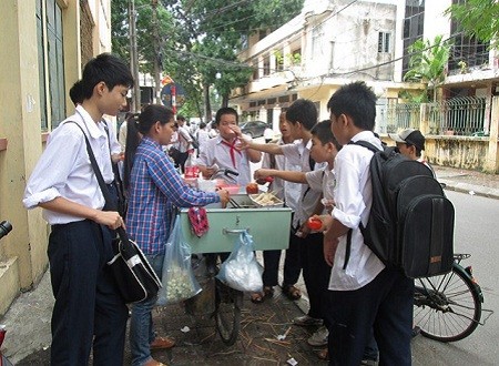 Xã hội - Bao giờ mới có tiêu chuẩn thực phẩm sạch cho trẻ?