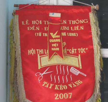 Sự kiện - Gặp 'cao thủ ' cuối cùng của 'hợp tác xã' cắt tóc Hà thành (Hình 3).