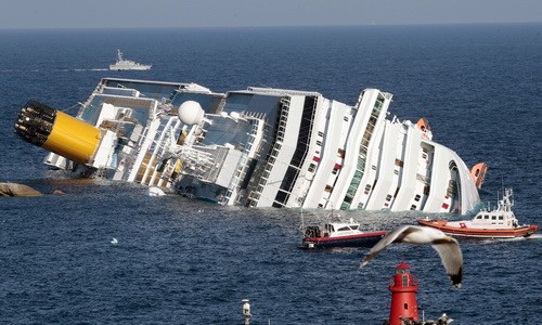 Thế giới - Con t&agrave;u của &ocirc;ng chủ Napoli c&oacute; thực sự bị ma &aacute;m?