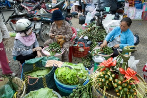 Xã hội - Đi chợ trầu cau mùa cưới