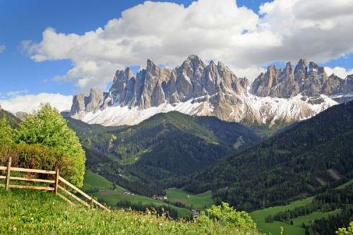 Xã hội - Hoàng hôn trên đỉnh núi tuyết Dolomites (Hình 8).