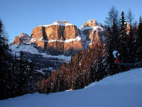 Xã hội - Hoàng hôn trên đỉnh núi tuyết Dolomites (Hình 11).