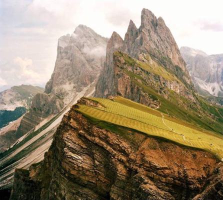 Xã hội - Hoàng hôn trên đỉnh núi tuyết Dolomites (Hình 12).