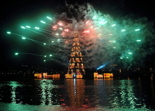 Xã hội - Cây thông Noel lung linh khắp thế giới (Hình 18).