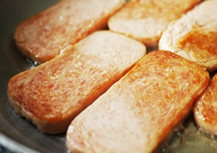 Xã hội - Độc đáo văn hóa ẩm thực Mỹ Nhật từ Spam Musubi (Hình 3).