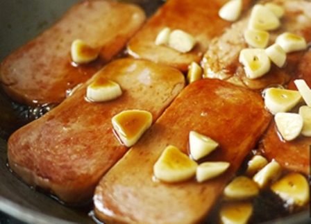 Xã hội - Độc đáo văn hóa ẩm thực Mỹ Nhật từ Spam Musubi (Hình 4).