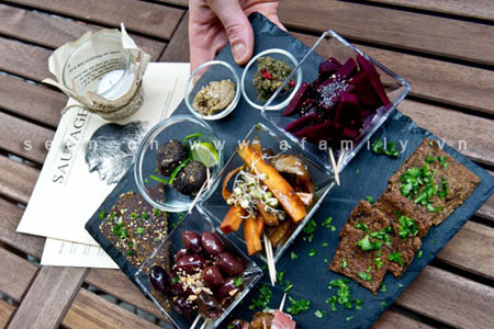 Xã hội - Kỳ lạ nhà hàng phục vụ món ăn người tiền sử (Hình 2).