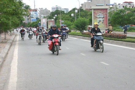 Nhịp sống - Người HN 'diện' áo ấm trong tiết trời se lạnh (Hình 4).