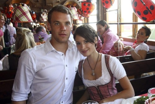 Sự kiện - Nhan sắc WAGs Bayern nở rộ ở lễ hội bia (Hình 3).