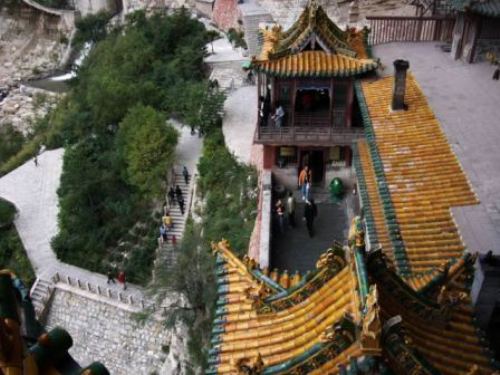 Xã hội - Chiêm ngưỡng ngôi chùa 1.500 năm treo trên vách đá (Hình 4).