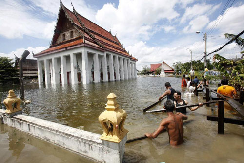 Thế giới - Đại hồng thủy vẫn đe dọa Bangkok (Hình 7).