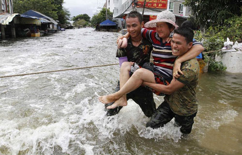 Thế giới - Đại hồng thủy vẫn đe dọa Bangkok (Hình 10).