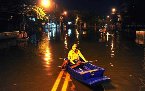 Nhịp sống - Hình ảnh Bangkok sống chung với lũ (Hình 5).