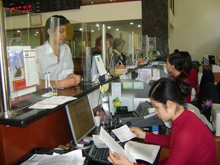 Bất động sản - Doanh nghiệp nh&igrave;n ng&acirc;n h&agrave;ng treo &ldquo;c&aacute; gỗ&rdquo;