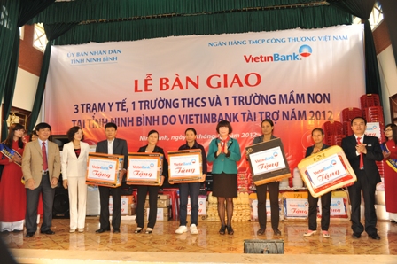 Bất động sản - VietinBank bàn giao công trình từ thiện gần 18 tỷ đồng