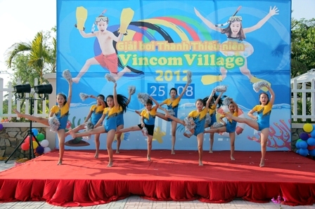 Nghe/Xem - Sôi động giải bơi thanh thiếu niên Vincom Village