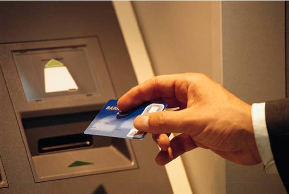 Bất động sản - Ngân hàng lãi “khủng” từ ATM như thế nào?