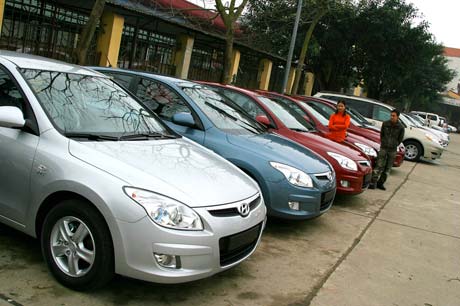Ô tô-Xe máy - Ô tô cũ nhốn nháo trước giờ G