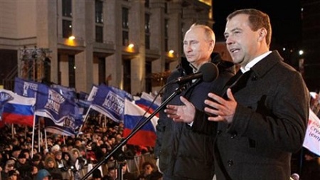 Thế giới - Tổng thống Putin bật khóc vì xúc động khi đắc cử